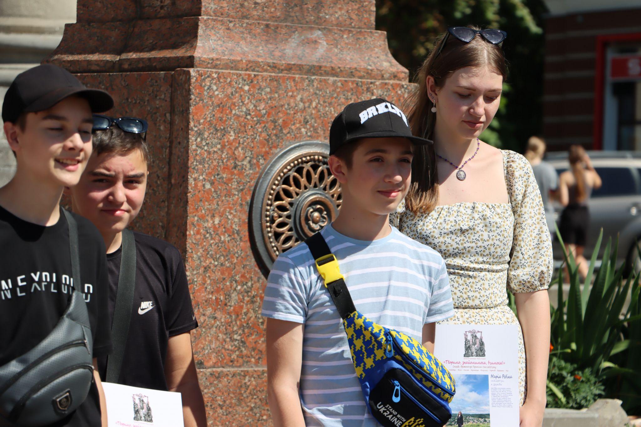 Новини Тернополя - фото з Спогади про літо і Тернопілля: на Театральному майдані відкрили унікальну дитячу фотовиставку