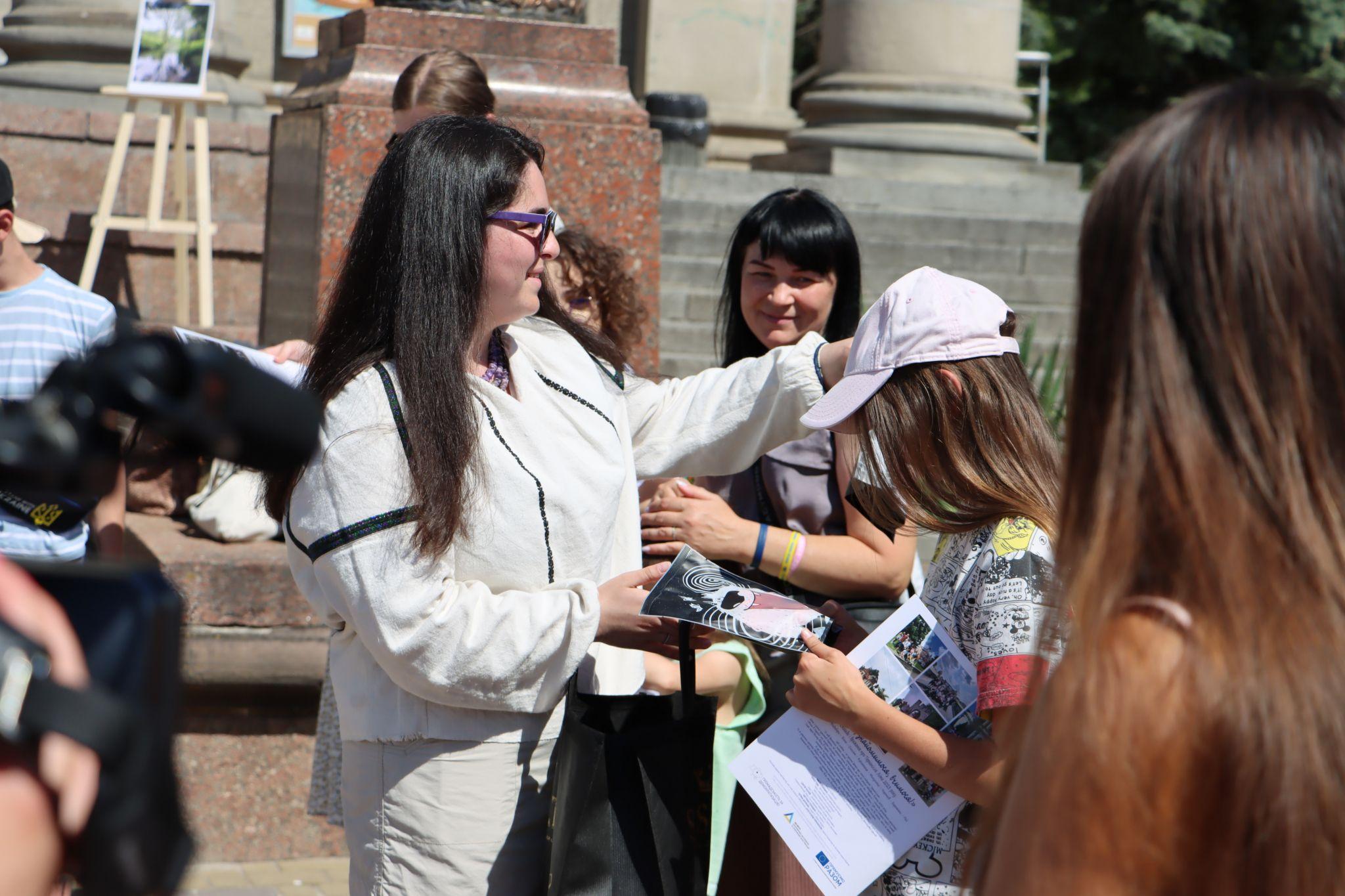 Новини Тернополя - фото з Спогади про літо і Тернопілля: на Театральному майдані відкрили унікальну дитячу фотовиставку