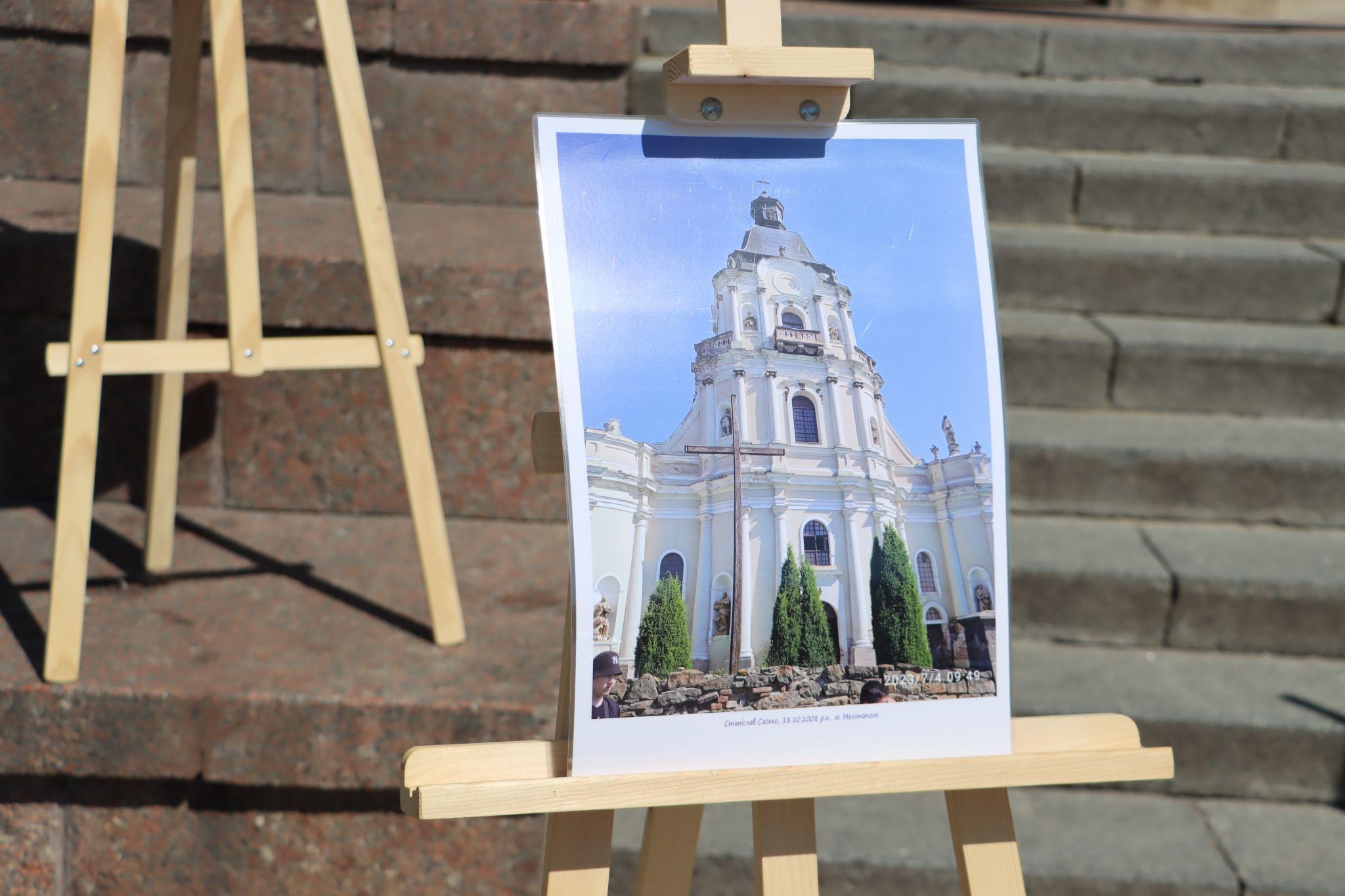 Новини Тернополя - фото з Спогади про літо і Тернопілля: на Театральному майдані відкрили унікальну дитячу фотовиставку