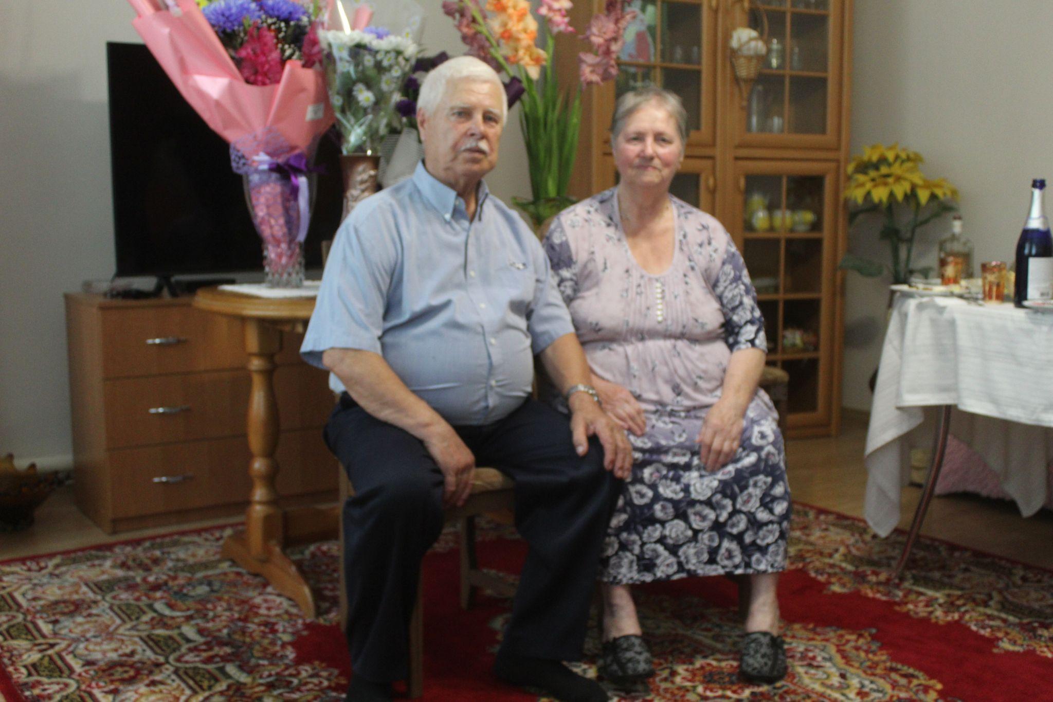 Новини Козятина - фото з 80 річному ювіляру дарували квіти, бажали здоров'я та мирного неба над головою