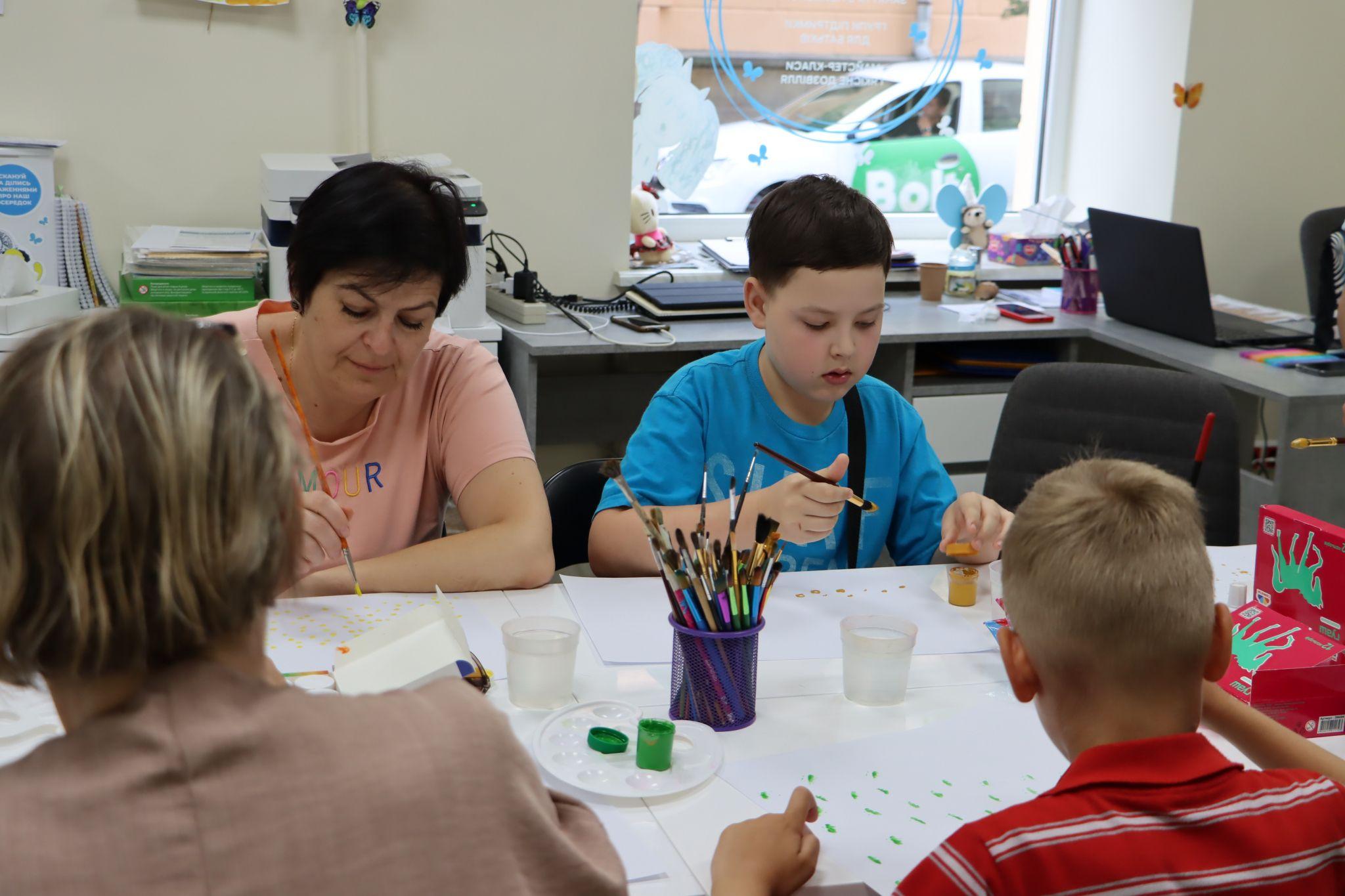 Новини Тернополя - фото з Як у Тернополі дітям допомагають відволіктись від війни (РЕПОРТАЖ)