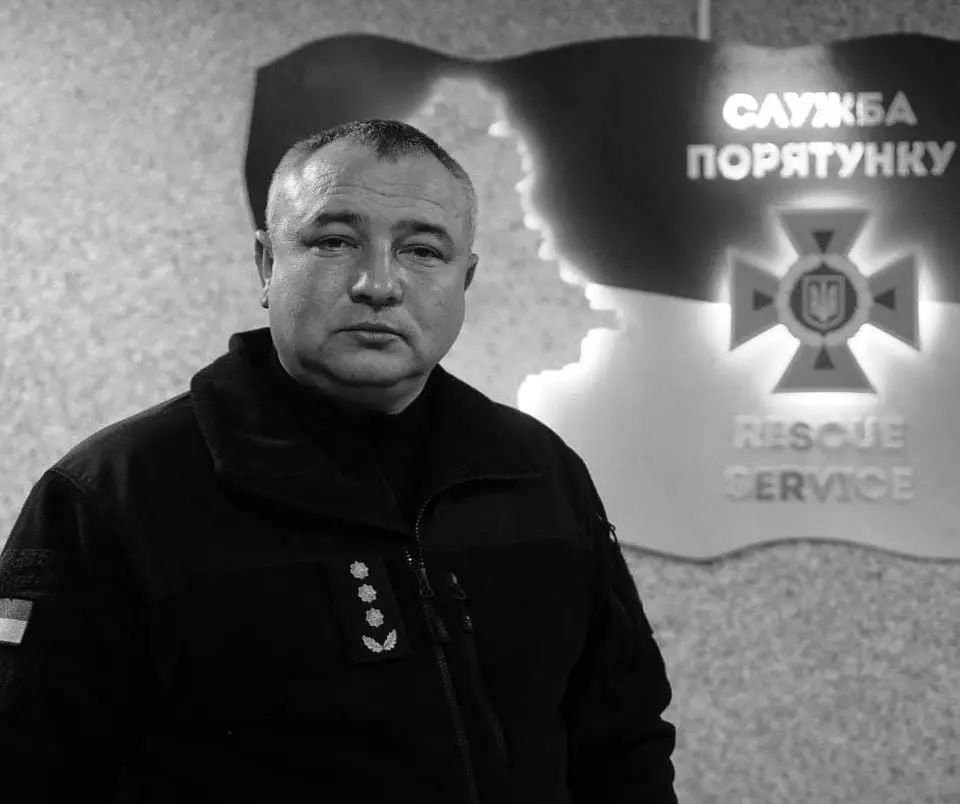 Новини Хмельницького - фото з Рятувальника, який ліквідовував удар по Покровську, поховали в селі на Кам’янеччині