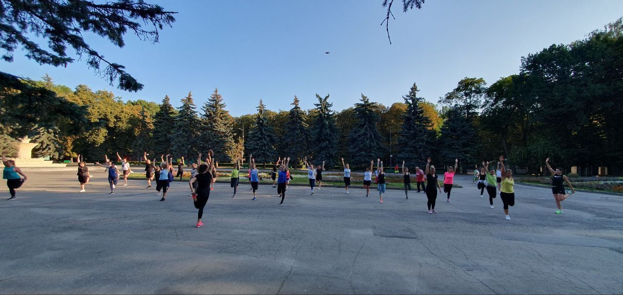 Новини Вінниці - фото з «Хочу закохати вінничан у спорт».  У Вінниці просто неба проводять безплатні спортивні заняття