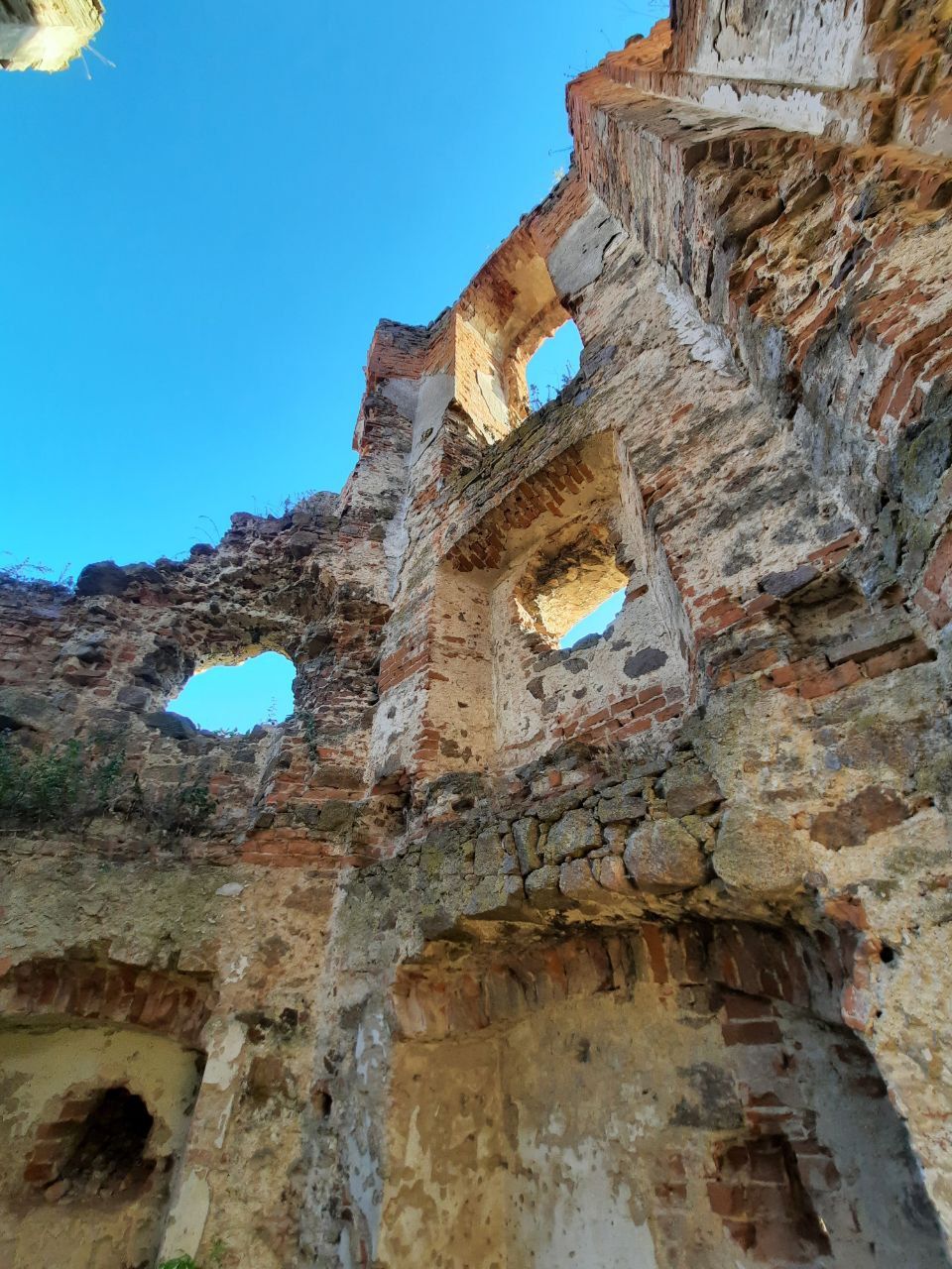 Новини Вінниці - фото з Ще одна історична пам'ятка, яку знищили росіяни: розповідаємо історію Черленківського замку