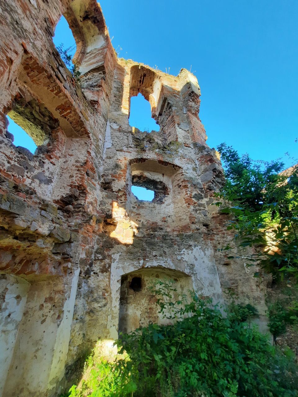 Новини Вінниці - фото з Ще одна історична пам'ятка, яку знищили росіяни: розповідаємо історію Черленківського замку