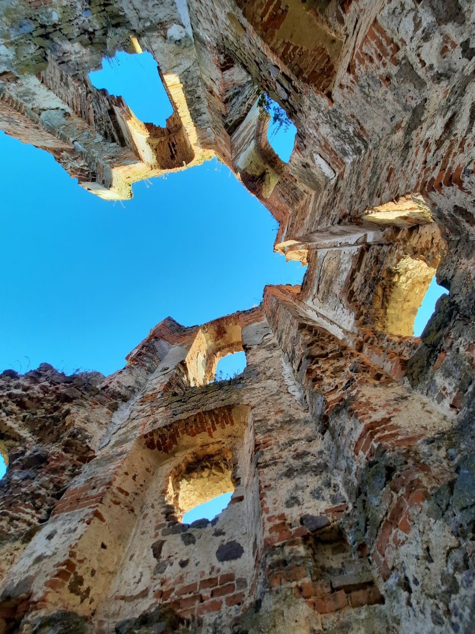 Новини Вінниці - фото з Ще одна історична пам'ятка, яку знищили росіяни: розповідаємо історію Черленківського замку