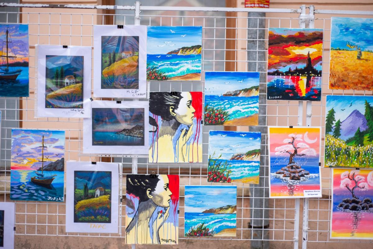 Новини Тернополя - фото з У Тернополі відкрили виставку картин, які малювали поранені бійці