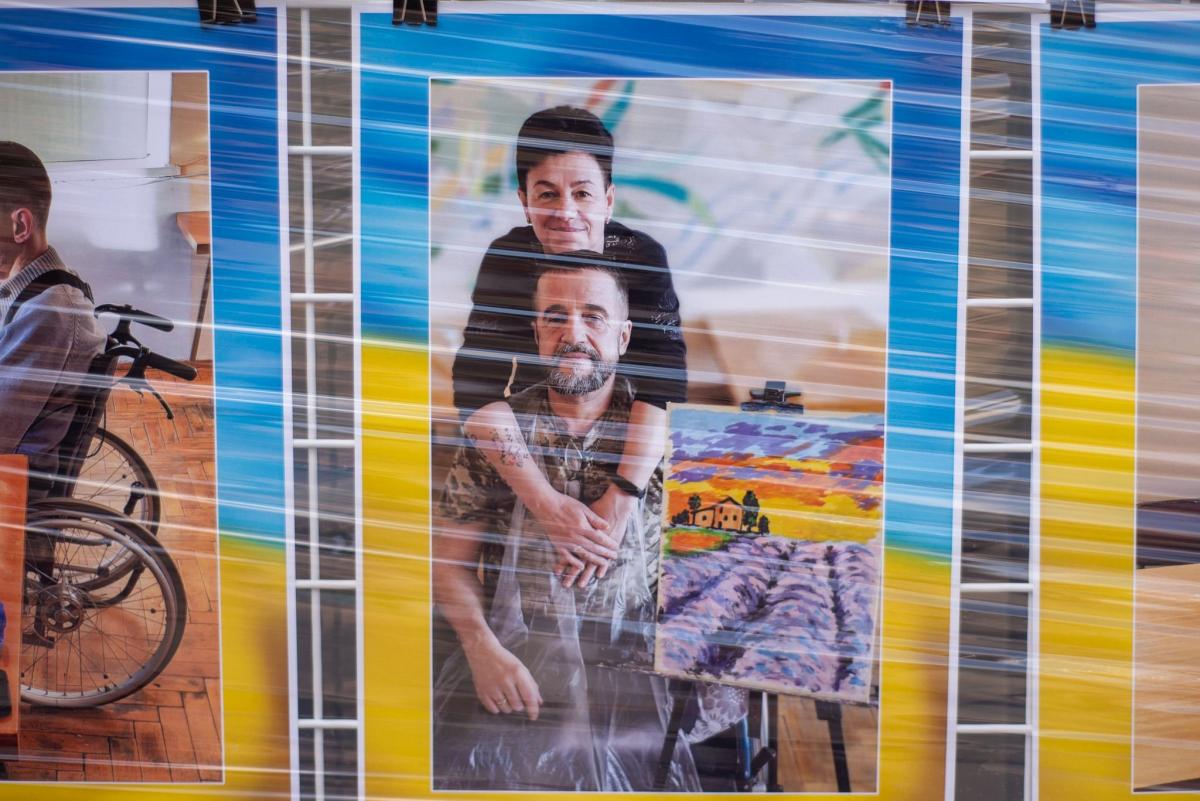 Новини Тернополя - фото з У Тернополі відкрили виставку картин, які малювали поранені бійці