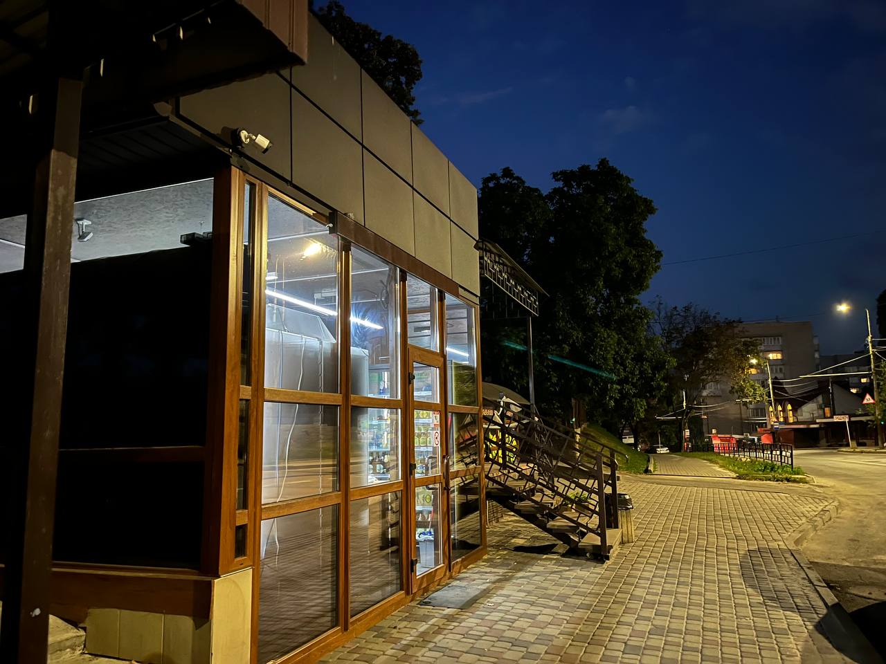 Новини Тернополя - фото з «Ховайте в сумку, щоб ніхто не бачив». Як журналістки після 21.00 алкоголь купували