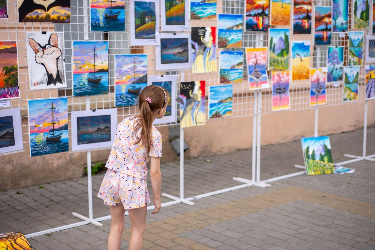 Новини Тернополя - фото з У Тернополі відкрили виставку картин, які малювали поранені бійці