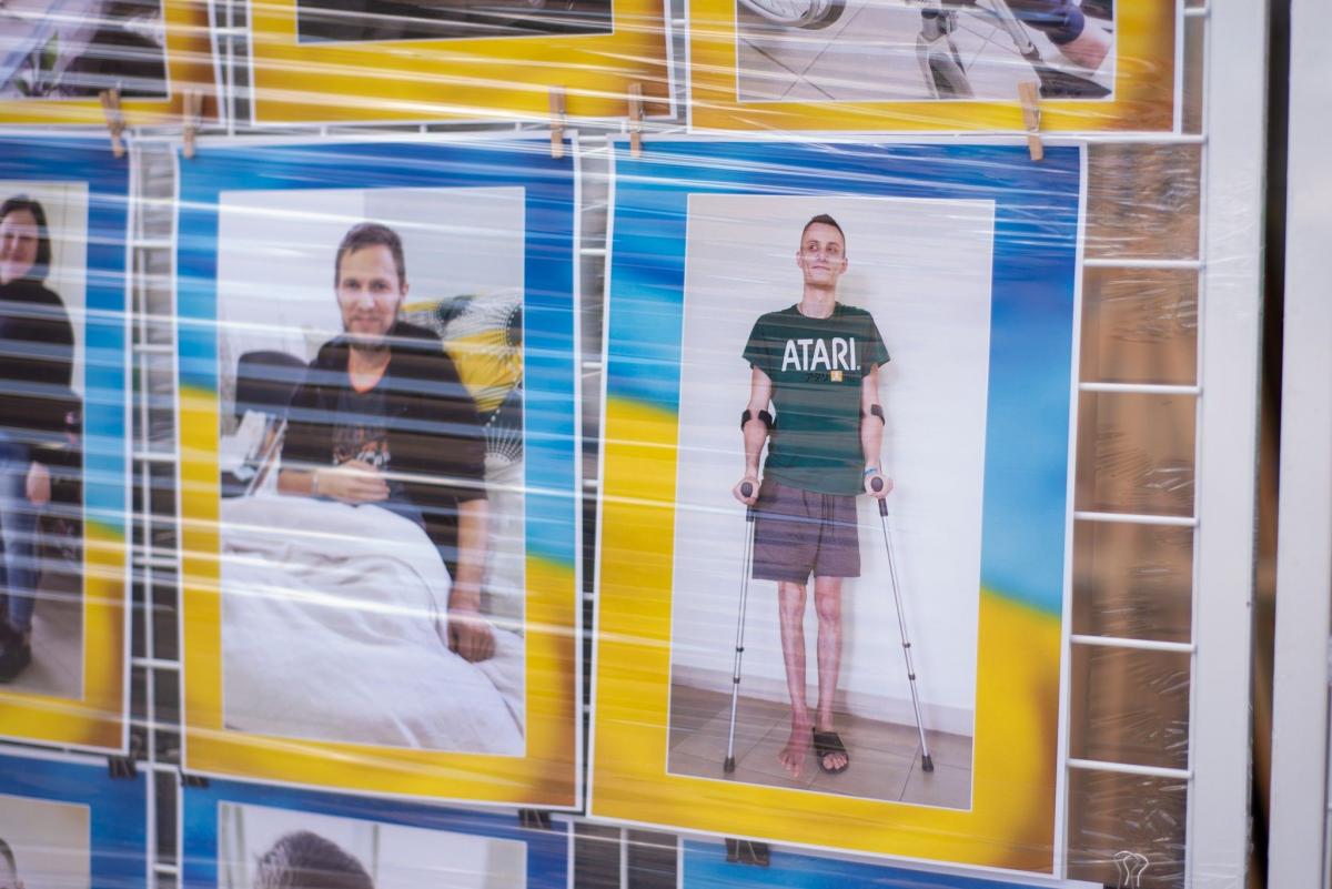 Новини Тернополя - фото з У Тернополі відкрили виставку картин, які малювали поранені бійці