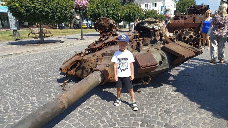 Новини Хмельницького - фото з У центрі Кам’янця виставили знищену російську техніку. Чому обурені місцеві