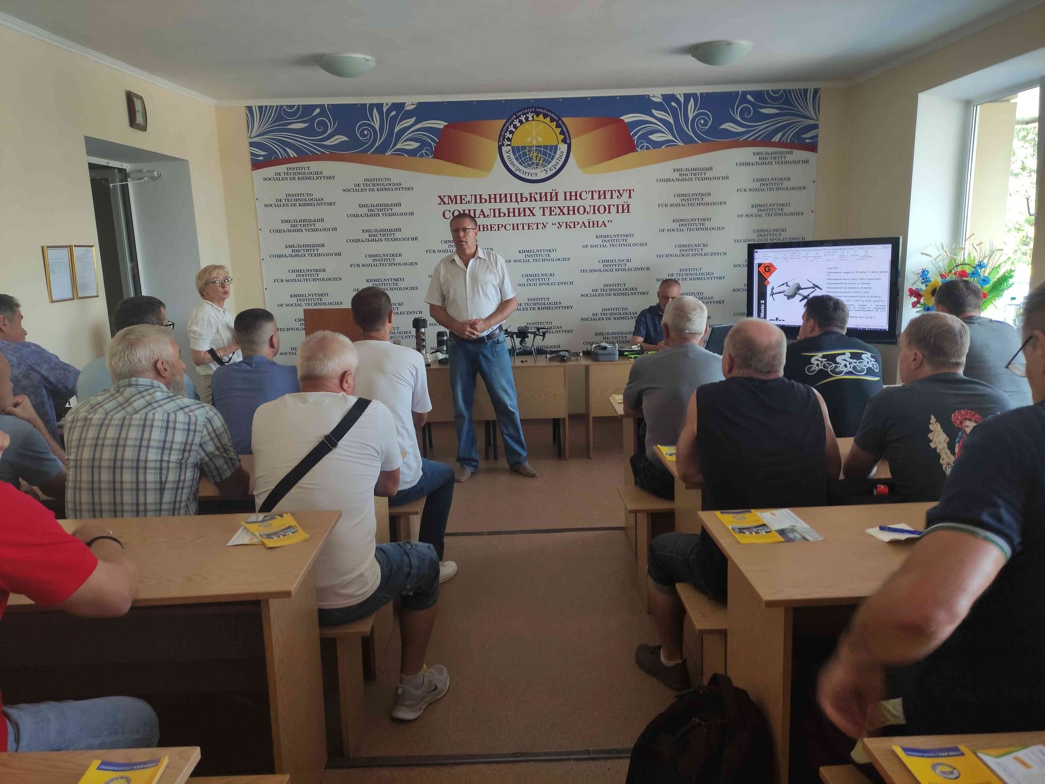 Новини Хмельницького - фото з Вчителі “Захисту України” в Хмельницькому вчаться керувати дронами