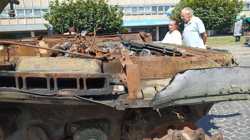 Новини Хмельницького - фото з У центрі Кам’янця виставили знищену російську техніку. Чому обурені місцеві