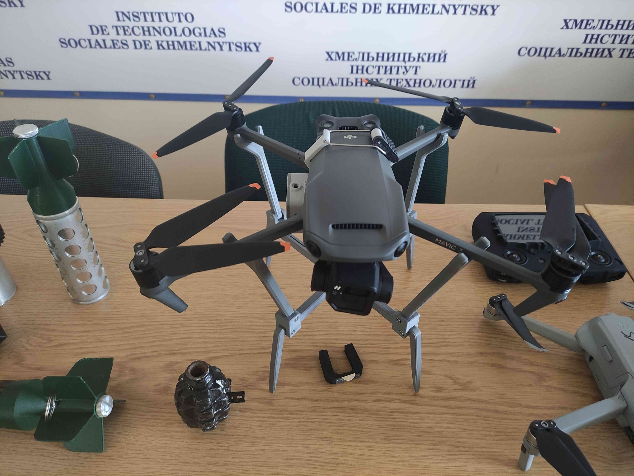 Новини Хмельницького - фото з Вчителі “Захисту України” в Хмельницькому вчаться керувати дронами