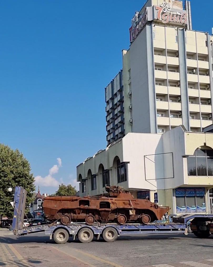 Новини Хмельницького - фото з У центрі Кам’янця виставили знищену російську техніку. Чому обурені місцеві