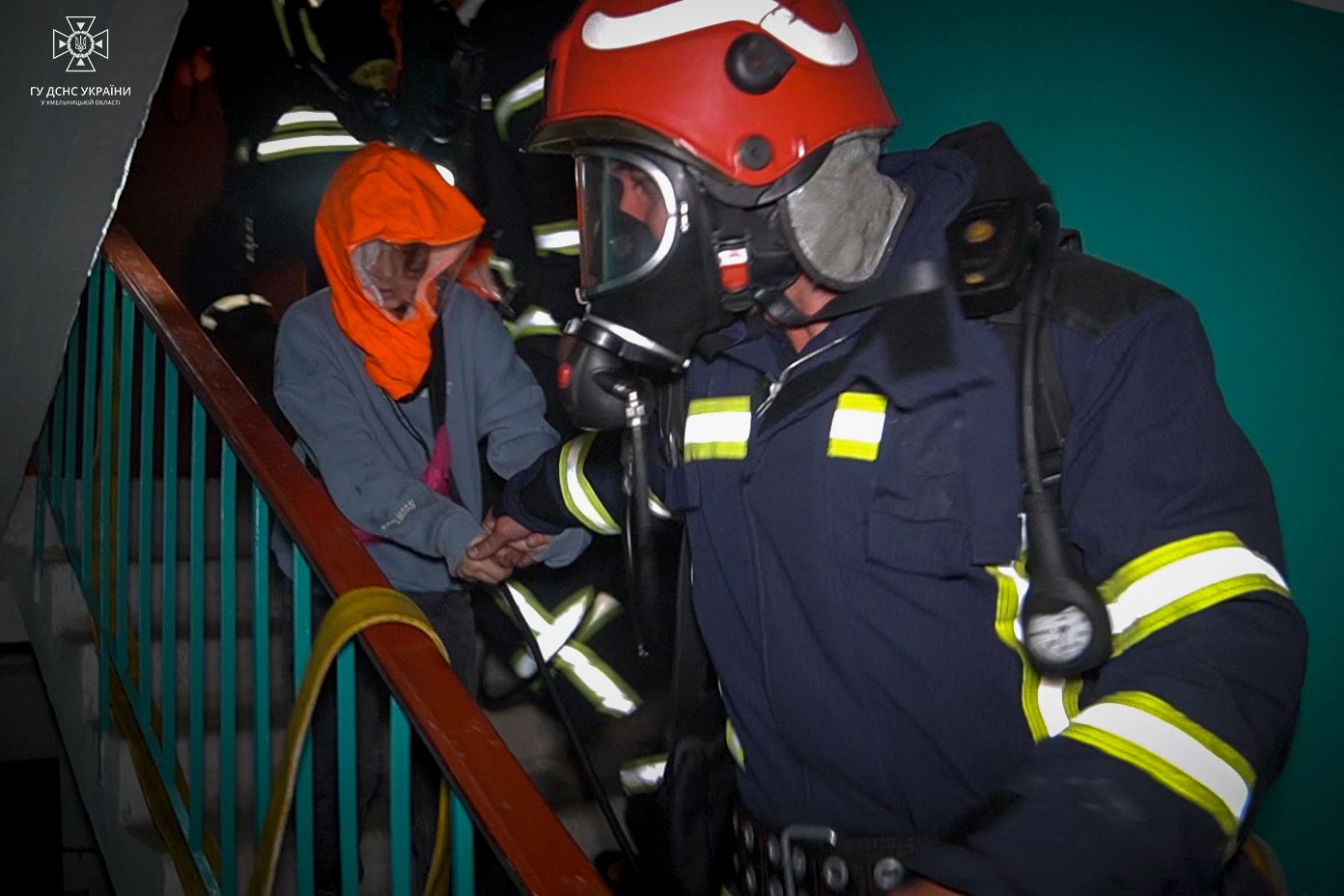 Новини Хмельницького - фото з Пожежа у багатоповерхівці на Озерній: врятували трьох дітей і трьох дорослих (ФОТО, ВІДЕО)