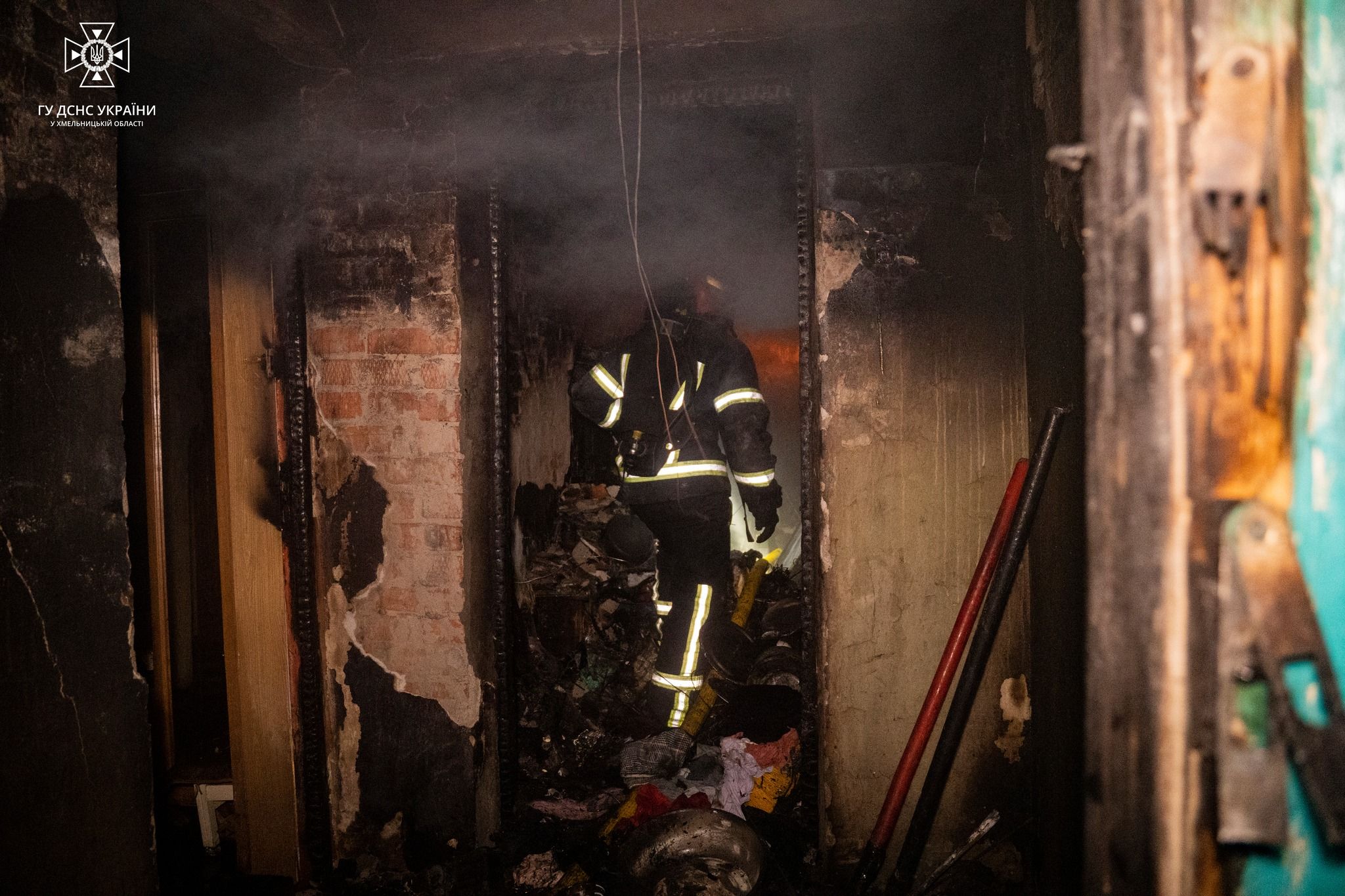 Новини Хмельницького - фото з Пожежа у багатоповерхівці на Озерній: врятували трьох дітей і трьох дорослих (ФОТО, ВІДЕО)