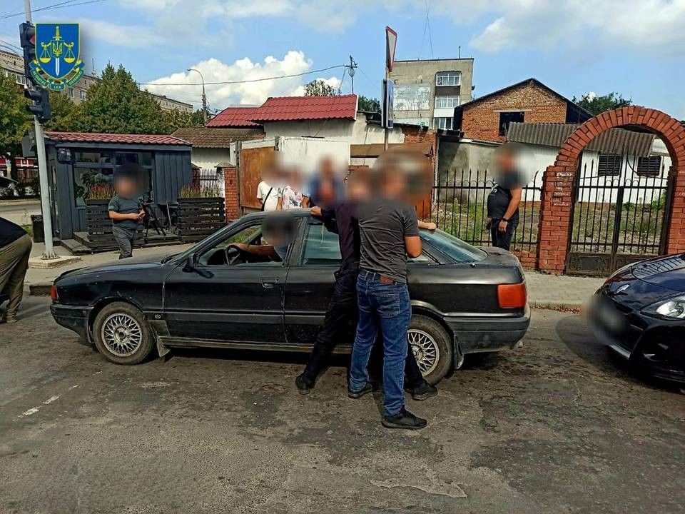 Новини Хмельницького - фото з Правоохоронець з Хмельниччини обіцяв призовнику за 2,5 тисячі доларів «вирішити питання» з мобілізацією