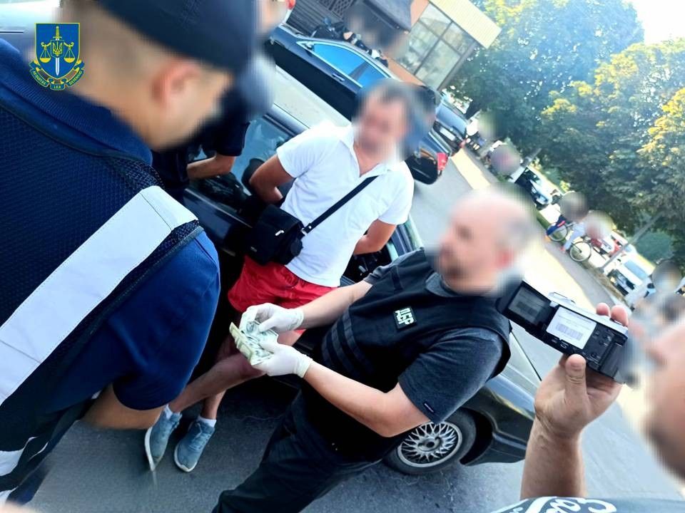 Новини Хмельницького - фото з Правоохоронець з Хмельниччини обіцяв призовнику за 2,5 тисячі доларів «вирішити питання» з мобілізацією