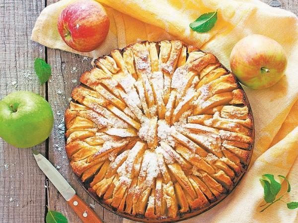 Новини Тернополя - фото з Три швидкі рецепти яблучних пирогів до свята Яблучний пиріг на кефірі