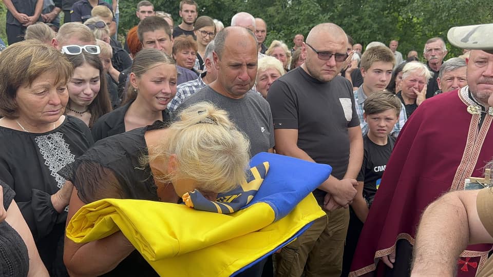 Новини Тернополя - фото з Віддав своє життя за Україну: на Тернопільщині попрощалися з молодим Героєм Тарасом Романюком