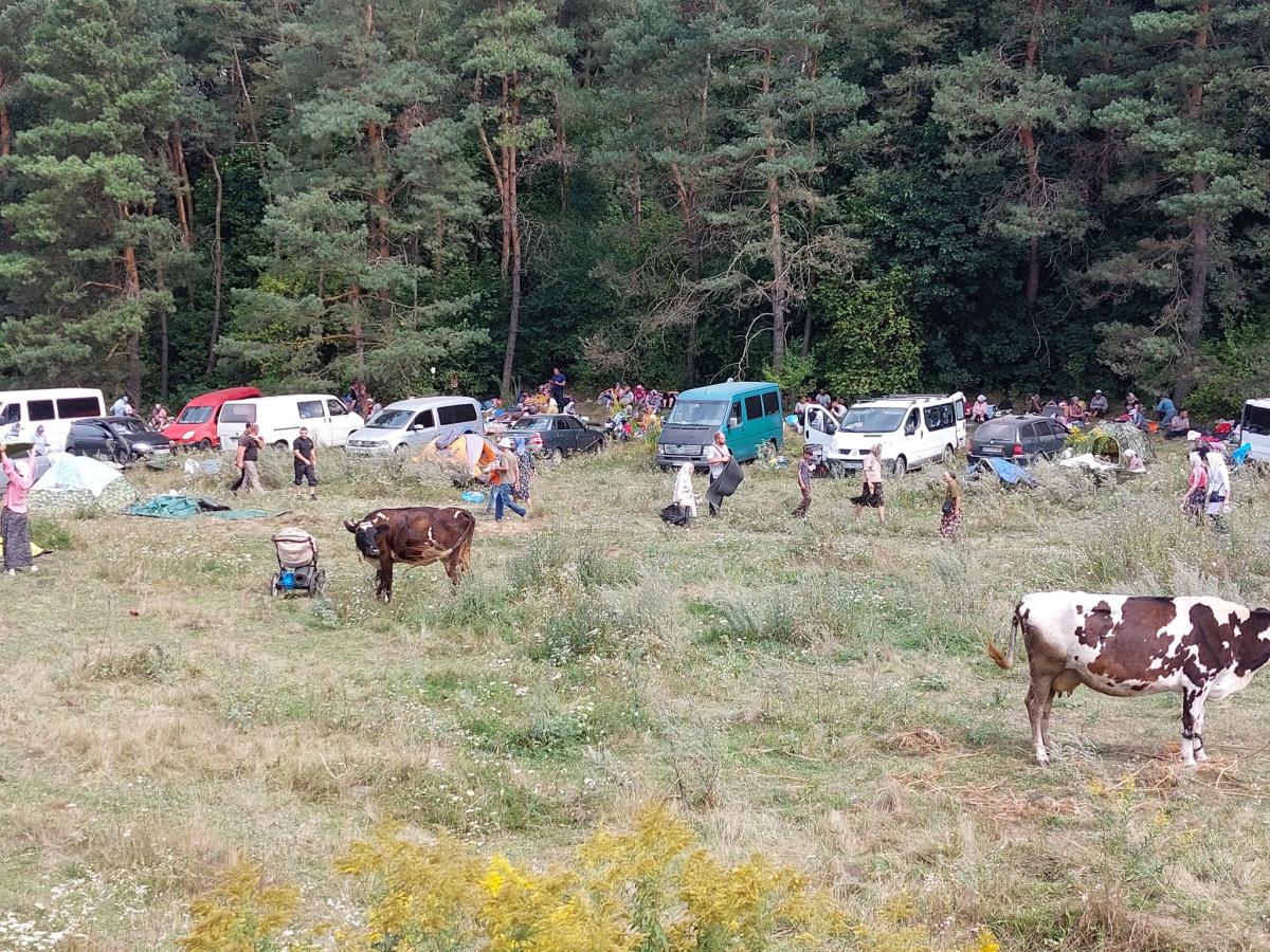 Новини Тернополя - фото з Мовчіть! Благословення не давали. Як «20 хвилин» поспілкувались з паломниками УПЦ, які йдуть до Почаєва