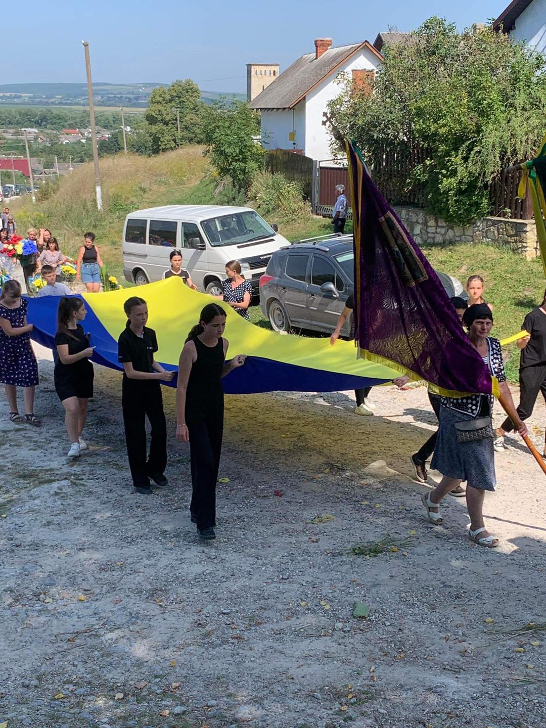 Новини Тернополя - фото з На Тернопільщині в останню путь провели Героя-Захисника Миколу Поглода