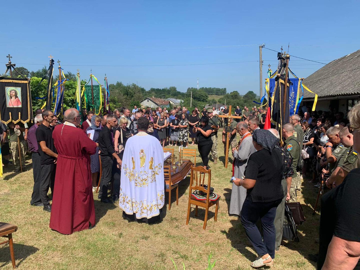 Новини Тернополя - фото з На Тернопільщині в останню путь провели Героя-Захисника Миколу Поглода