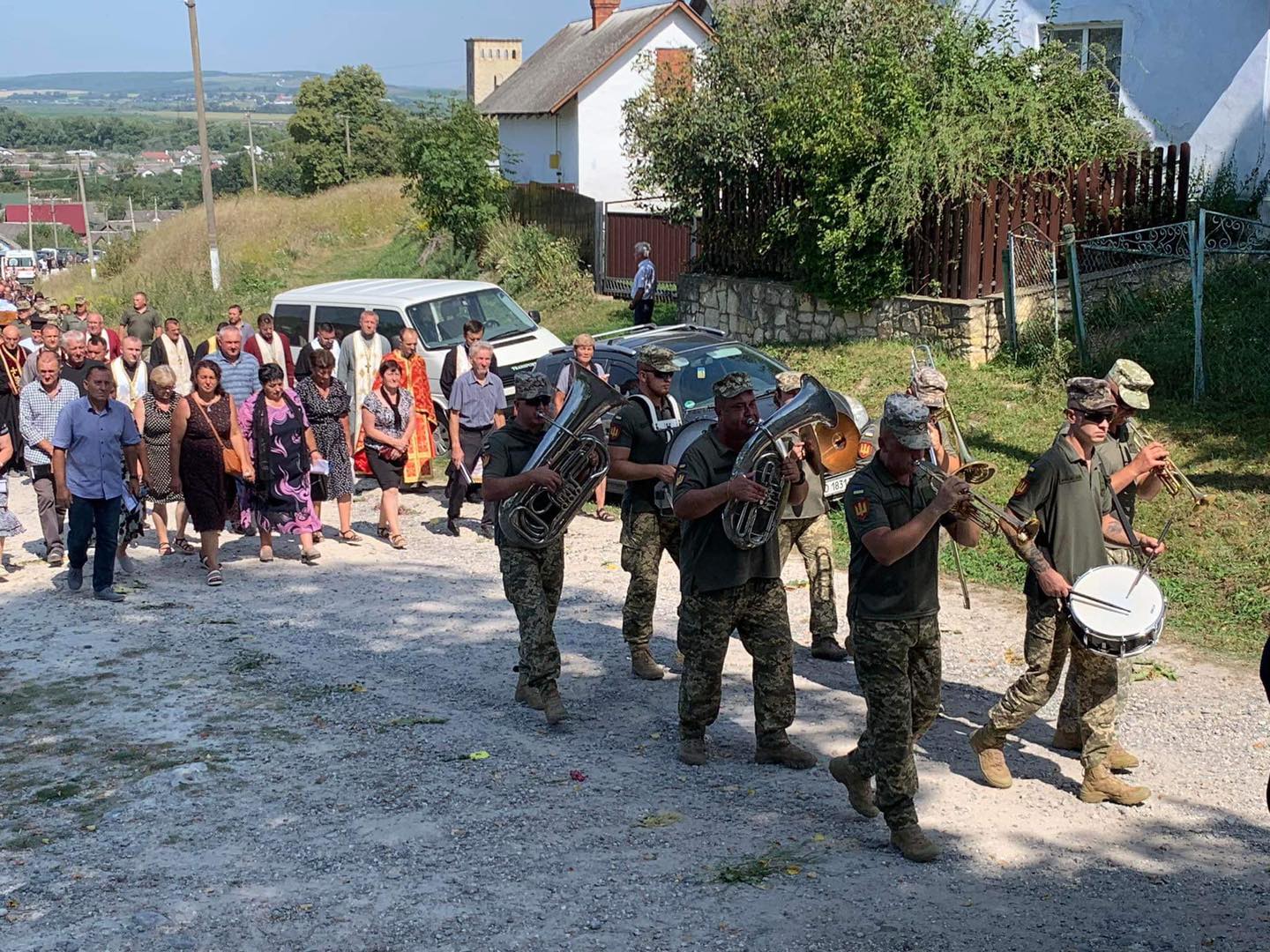 Новини Тернополя - фото з На Тернопільщині в останню путь провели Героя-Захисника Миколу Поглода