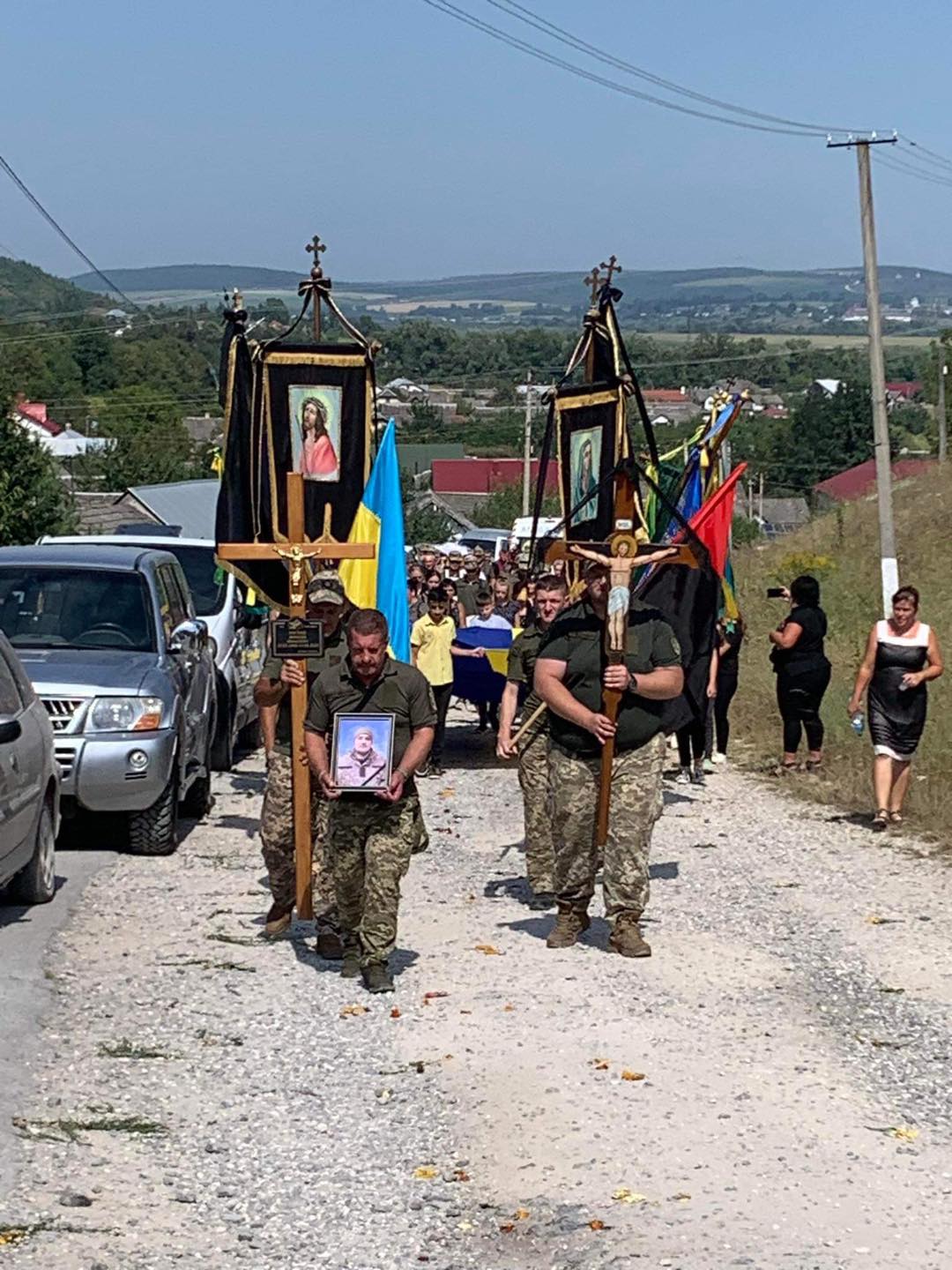 Новини Тернополя - фото з На Тернопільщині в останню путь провели Героя-Захисника Миколу Поглода