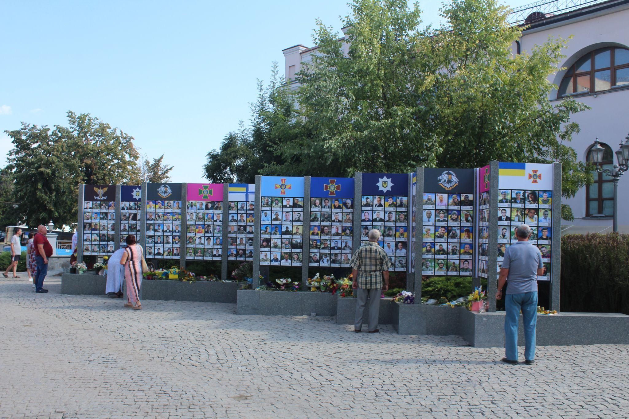 Новини Вінниці - фото з Місце пам’яті про загиблих Захисників. Як змінилася площа Шевченка після капремонту