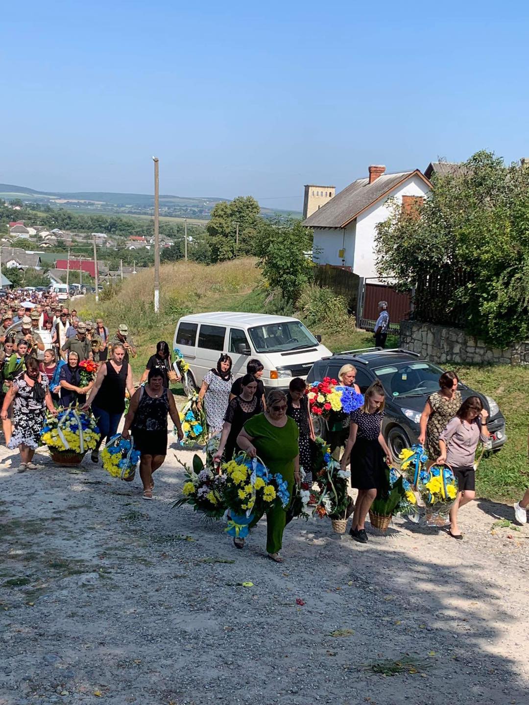 Новини Тернополя - фото з На Тернопільщині в останню путь провели Героя-Захисника Миколу Поглода