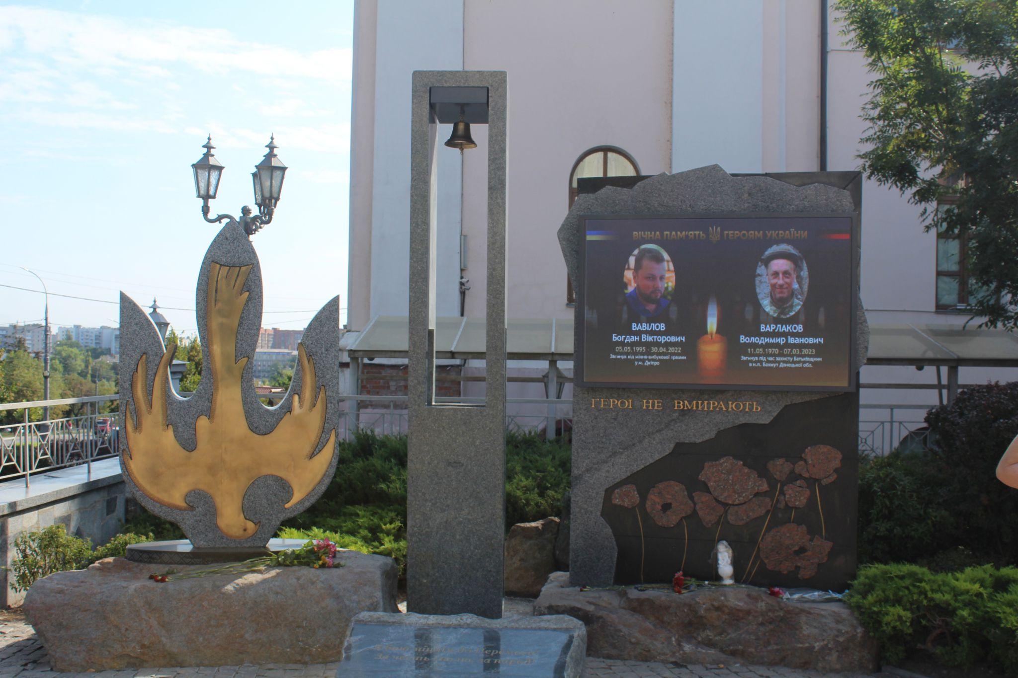 Новини Вінниці - фото з Місце пам’яті про загиблих Захисників. Як змінилася площа Шевченка після капремонту