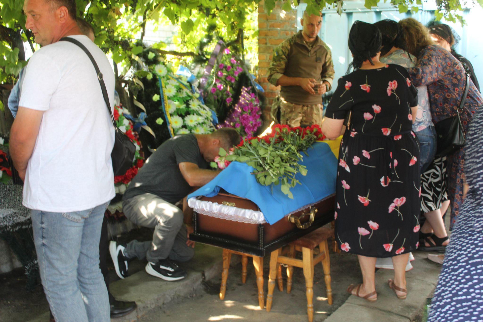 Новини Козятина - фото з Троє орлів з однієї родини: Ростік з Льонею воюють, наймолодший, Коля, загинув