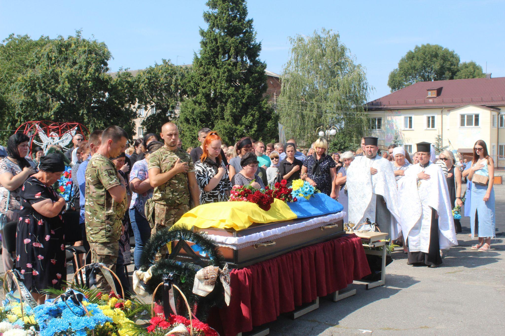 Новини Козятина - фото з Троє орлів з однієї родини: Ростік з Льонею воюють, наймолодший, Коля, загинув