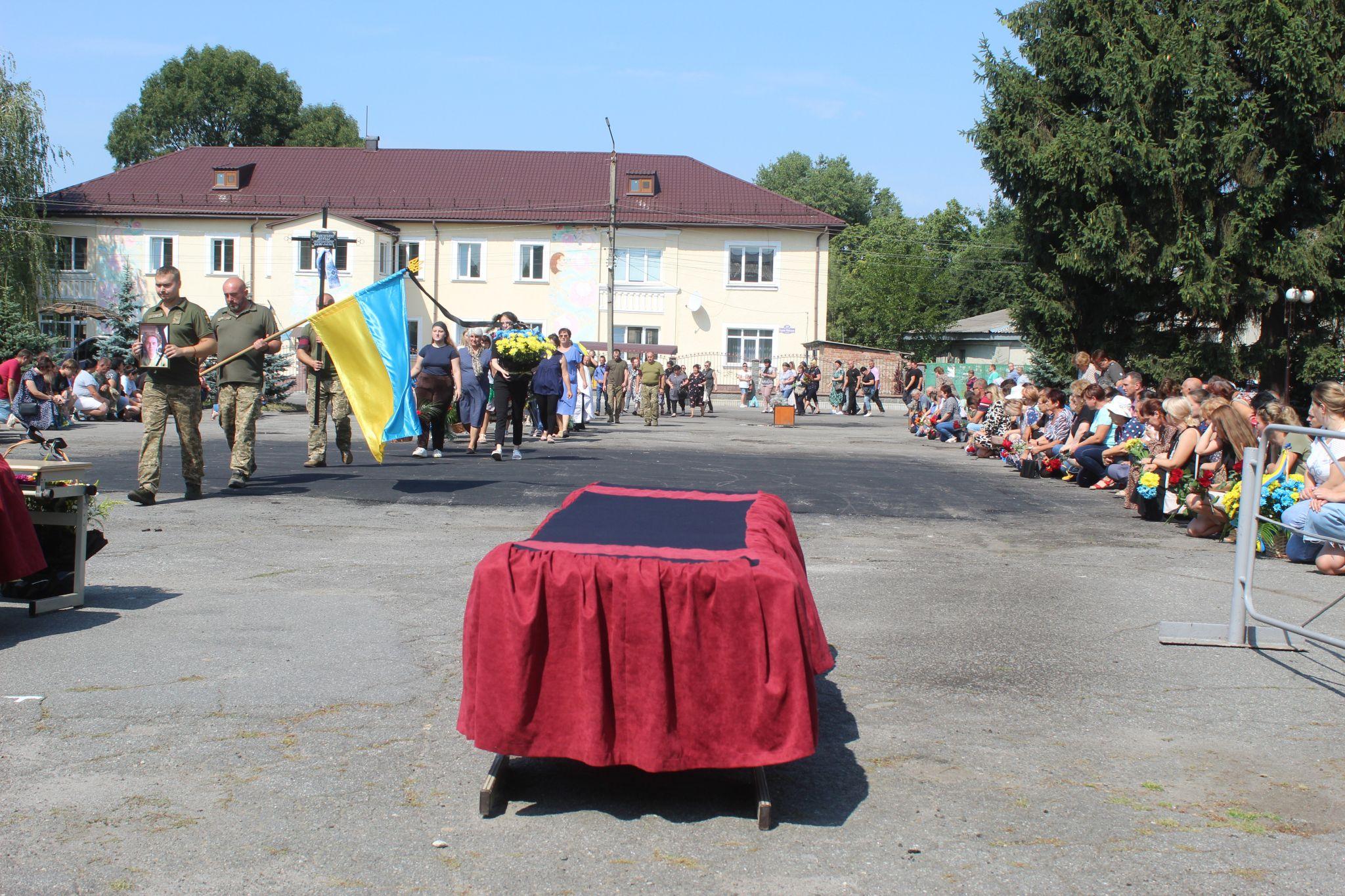 Новини Козятина - фото з Троє орлів з однієї родини: Ростік з Льонею воюють, наймолодший, Коля, загинув