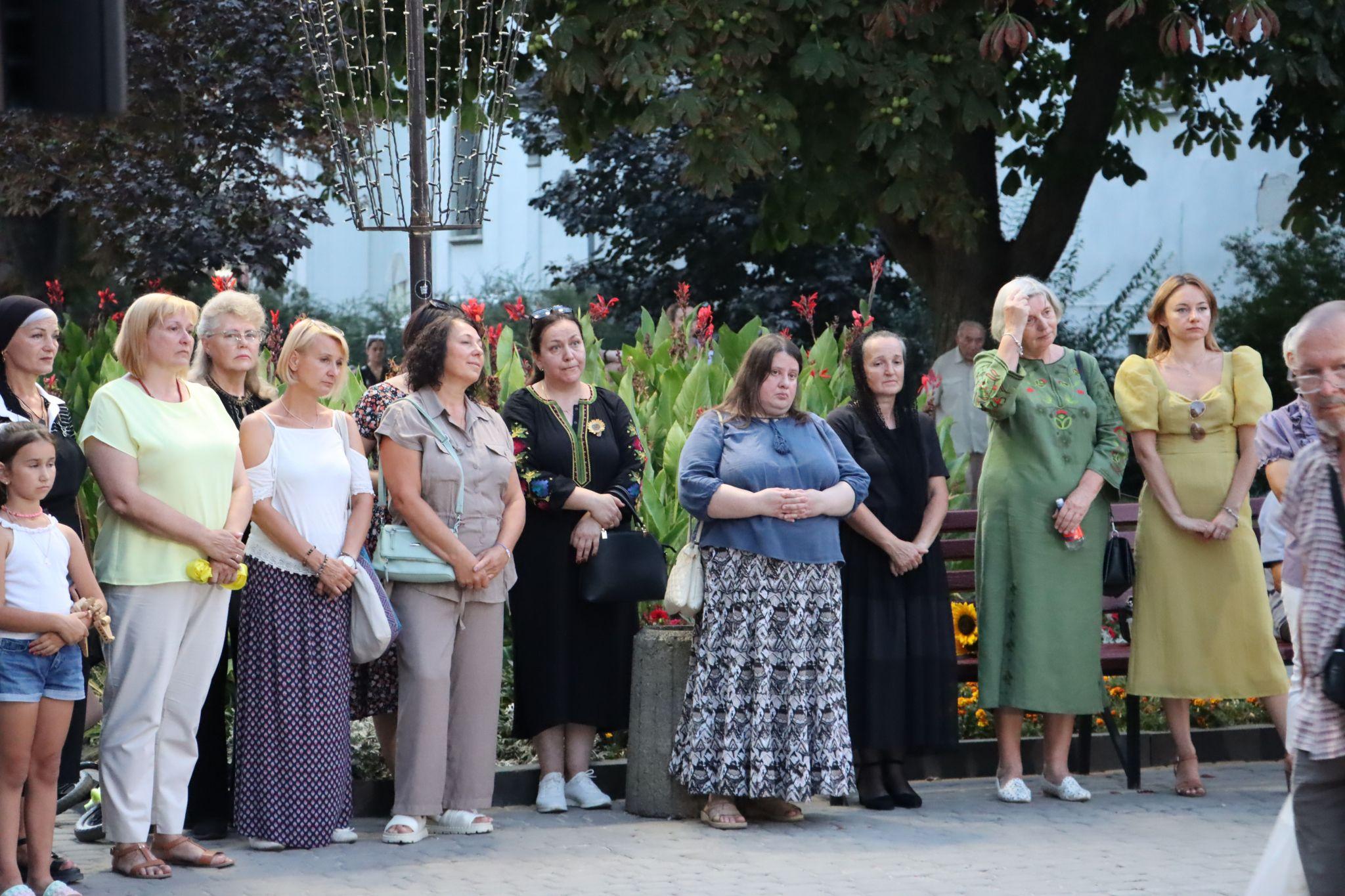 Новини Тернополя - фото з На вулиці Сагайдачного відкрили стелу, присвячену Героям: фоторепортаж