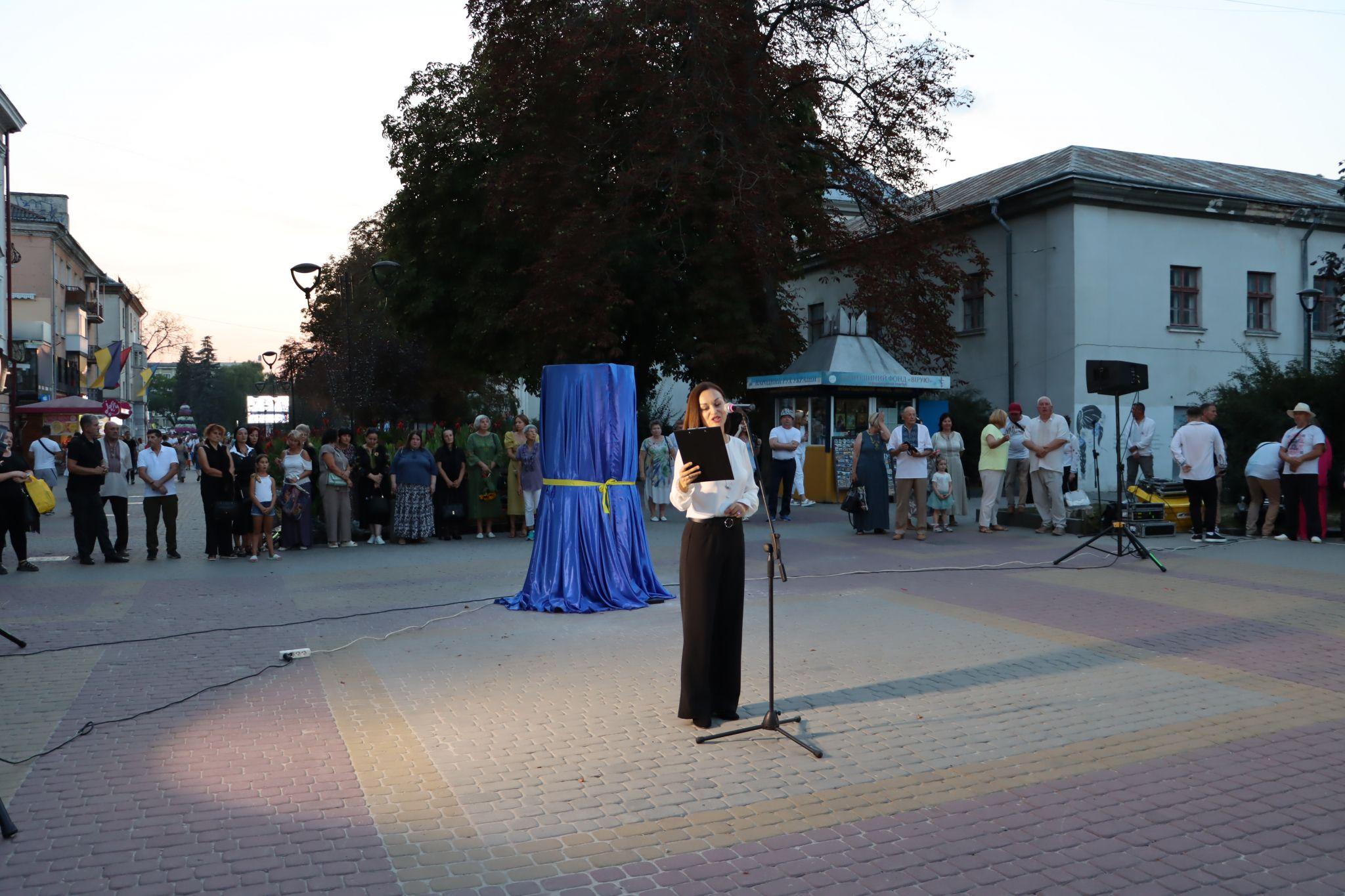 Новини Тернополя - фото з На вулиці Сагайдачного відкрили стелу, присвячену Героям: фоторепортаж