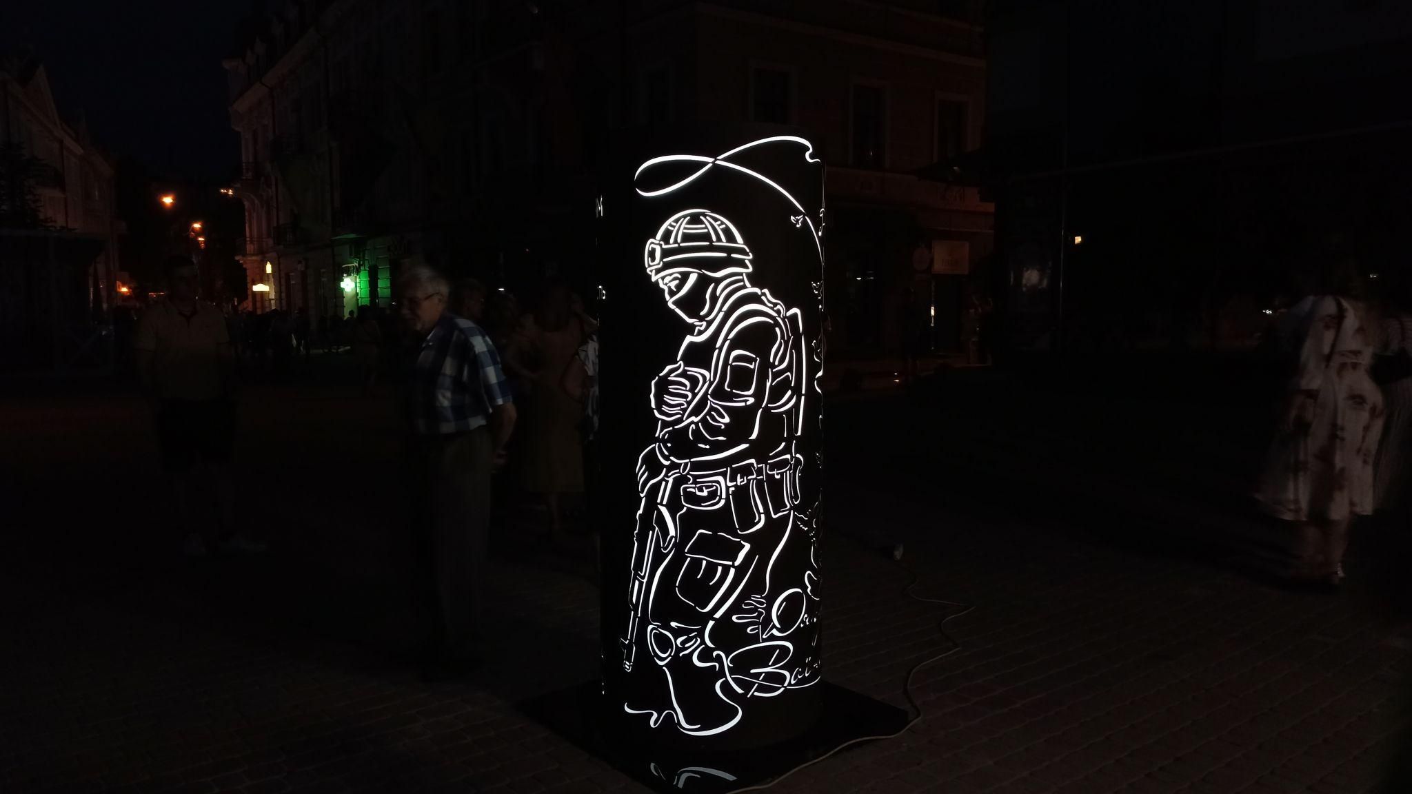 Новини Тернополя - фото з На вулиці Сагайдачного відкрили стелу, присвячену Героям: фоторепортаж