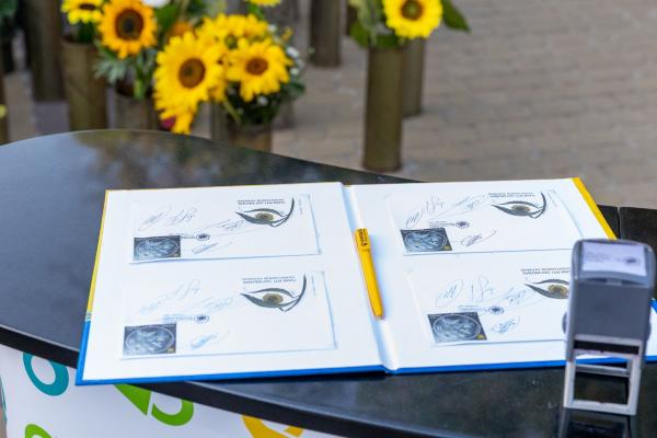 Новини Тернополя - фото з У Тернополі погасили марку Укрпошти з ескізом художника із Бережанщини