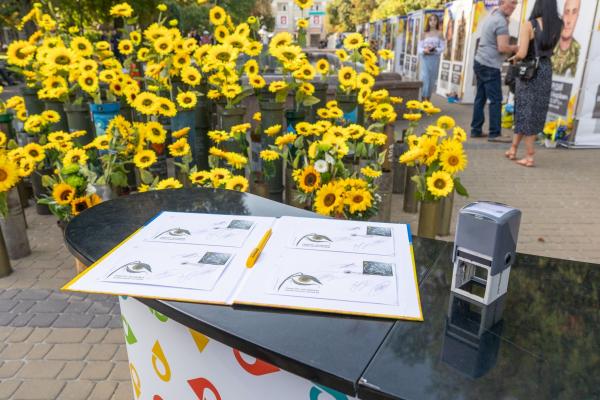 Новини Тернополя - фото з У Тернополі погасили марку Укрпошти з ескізом художника із Бережанщини