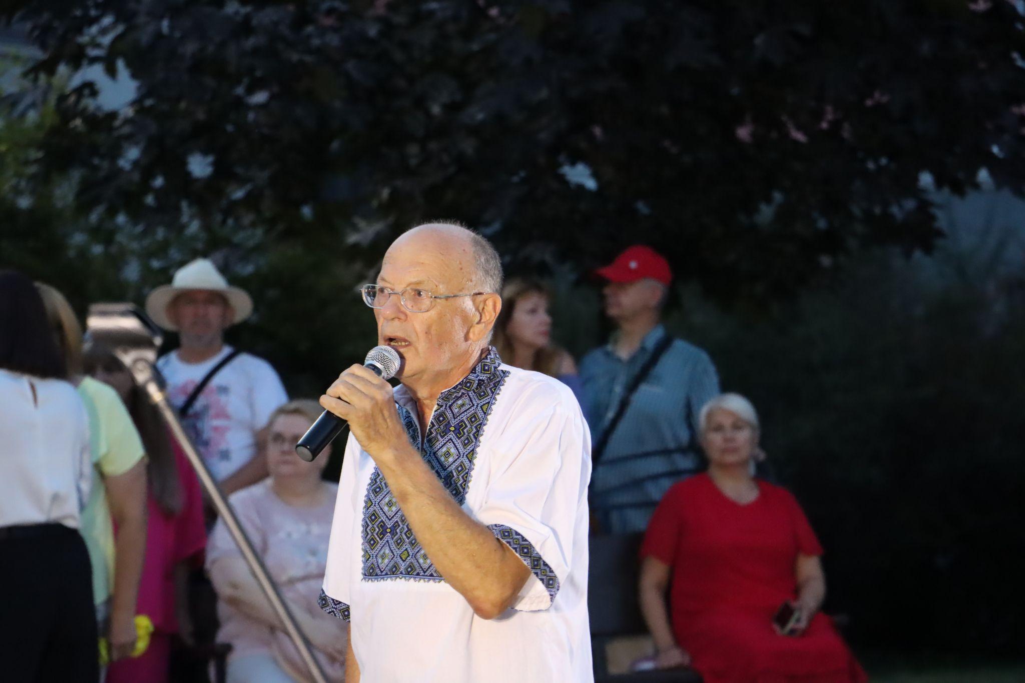 Новини Тернополя - фото з На вулиці Сагайдачного відкрили стелу, присвячену Героям: фоторепортаж