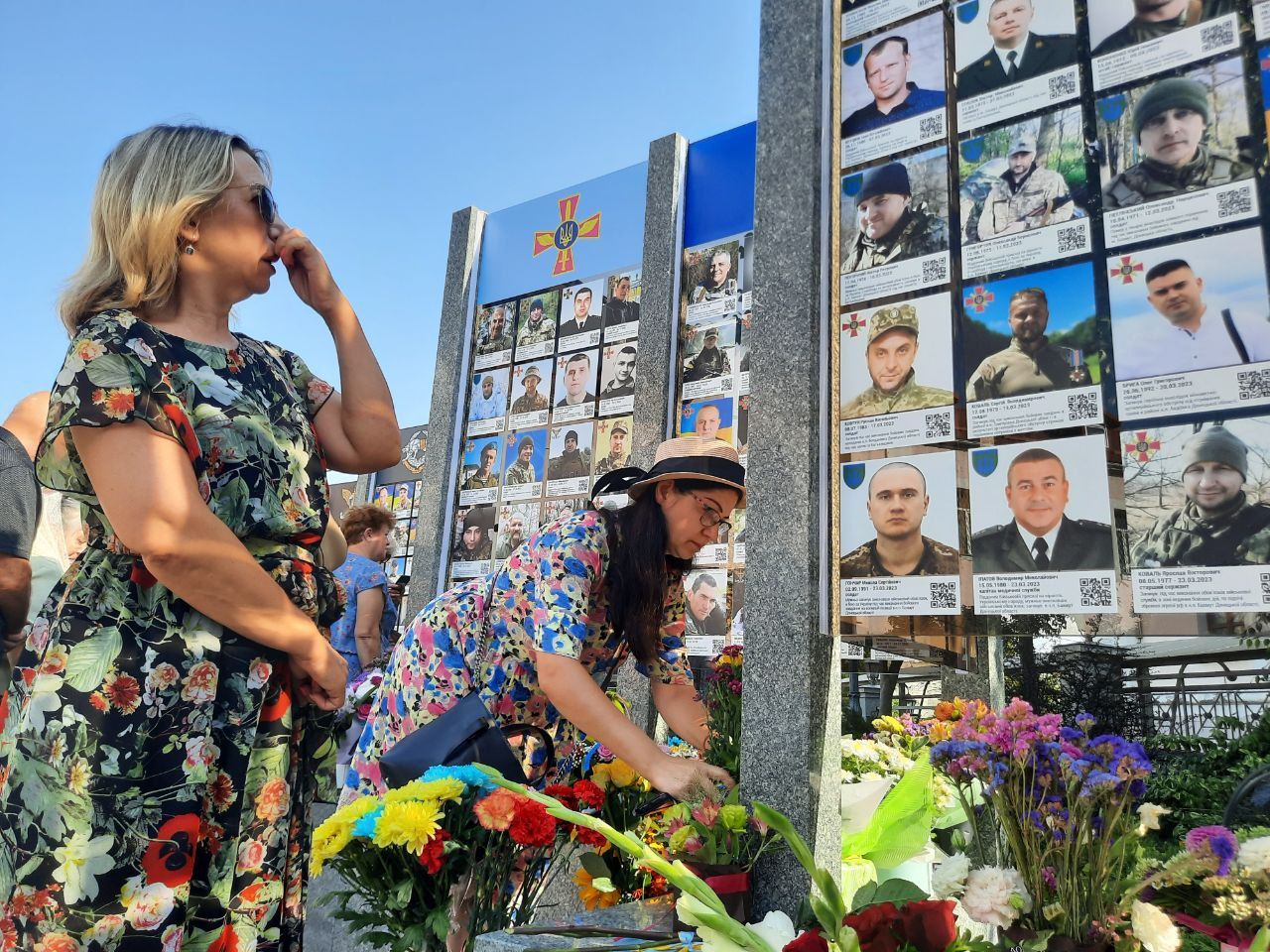 Новини Вінниці - фото з «Тут вони всі — всі наші хлопчики». На оновленій площі вшанували пам'ять загиблих вінничан