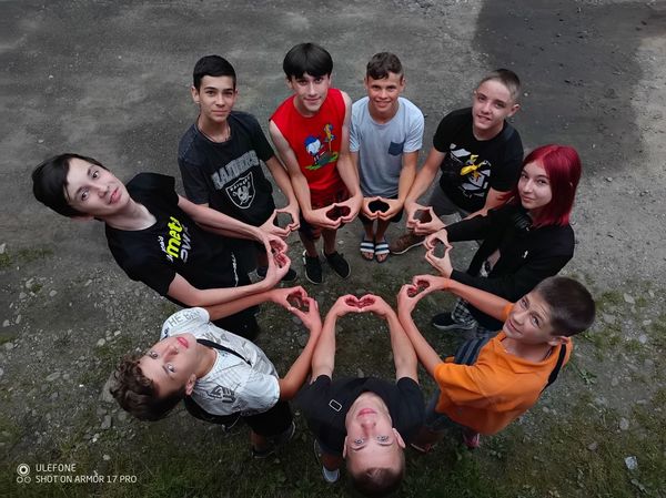 Новини Житомира - фото з 70 дітей-сиріт та дітей, позбавлених батьківського піклування, відпочили у Карпатах