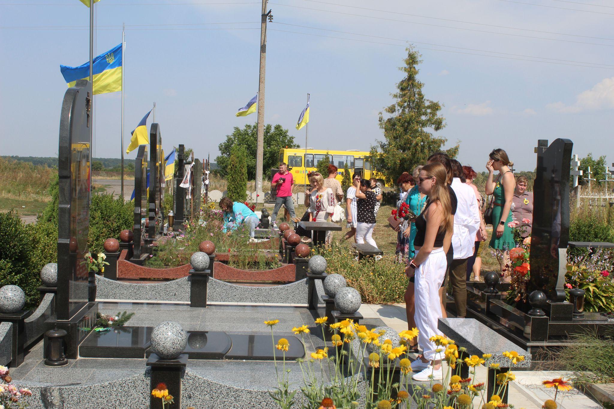Новини Козятина - фото з Відвідали—84 могили загиблих героїв козятинської громади