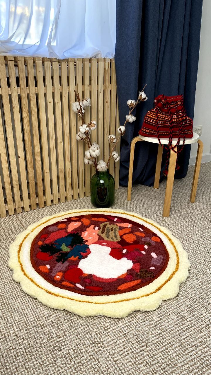 Новини Тернополя - фото з У 23 роки відкрила єдину у Тернополі майстерню тафтингових килимів: історія майстрині