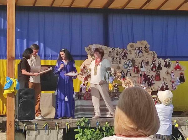 Новини Тернополя - фото з У Бережанах створили мапу із ляльок-мотанок: вона увійшла до Книги рекордів України