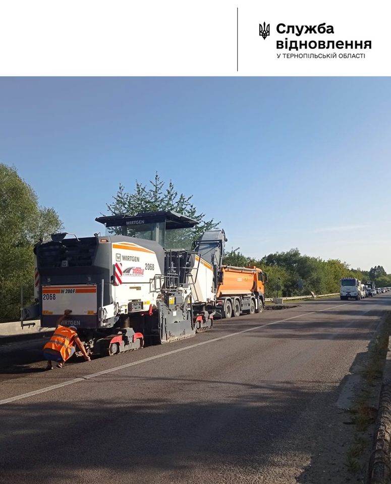 На зображенні може бути: 1 особа, дорога та текст