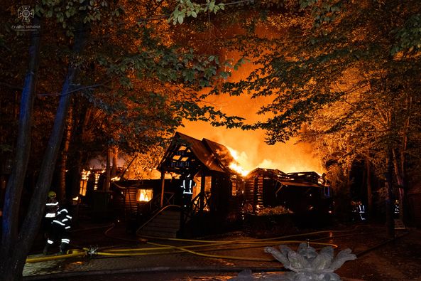 Новини Хмельницького - фото з На Озерній горів ресторан “Три ведмеді” (ФОТО, ВІДЕО)